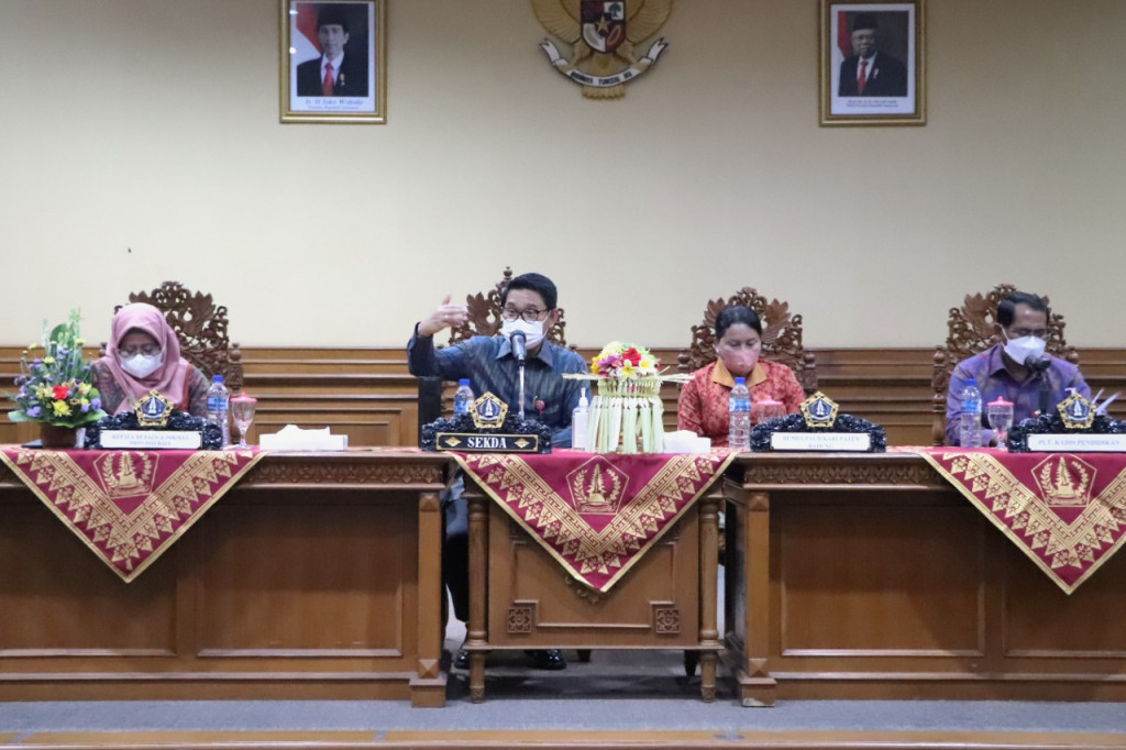 Sekda Adi Arnawa Sosialisasikan Perbup No. 57 Tahun 2021